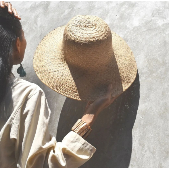 Tinggalan Topi anyaman rotan Pantai kuyup motif Dayak klasik etnik Kalimantan Borneo classic rattan 