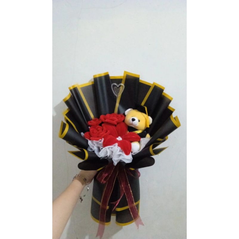 BUCKET BUNGA WISUDA KAWAT BULU MERCY | BUNGA KAWAT BULU |