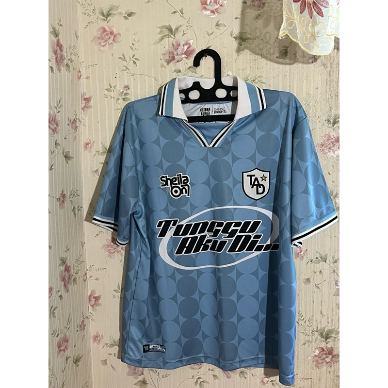 (preloved) tops / kaos jersey home tunggu aku di official merc sheila on 7