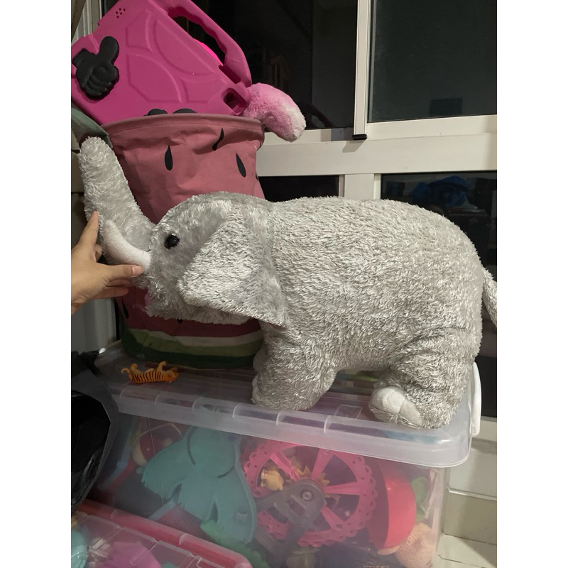 boneka gajah besar kkv