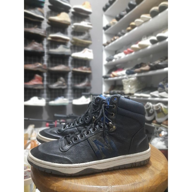 Sepatu sneakers NAPAPIJRI kulit legit (rare) size 40