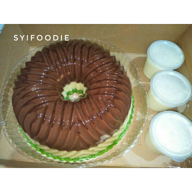 

PUDDING COKELAT VANILLA PANDAN DENGAN VLA PAKAI BOX UNTUK HADIAH