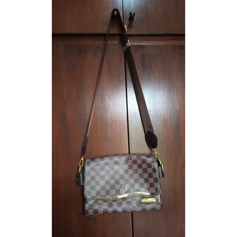 preloved tas selempang wanita warna coklat,tas selempang second warna coklat