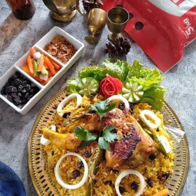

paket beras basmati 500gram lengkap dengan bumbu kebuli,mentega dan BONUS kismis rasanya enak dan lezat