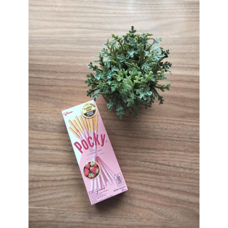 

pocky strawberry flavour 21g