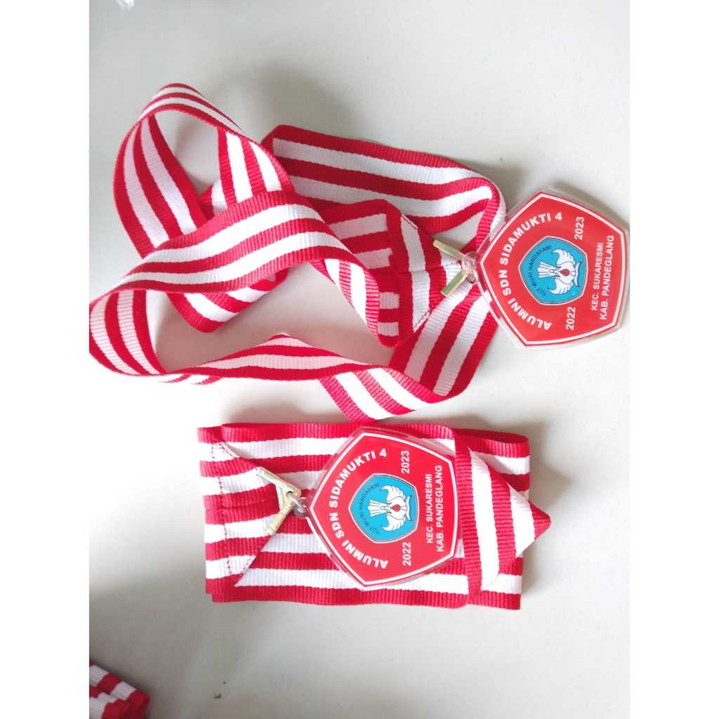 

PAKET ISI 50 MEDALI WISUDA KELULUSAN TK/SD/SMP/SMA DAN LAINNYA