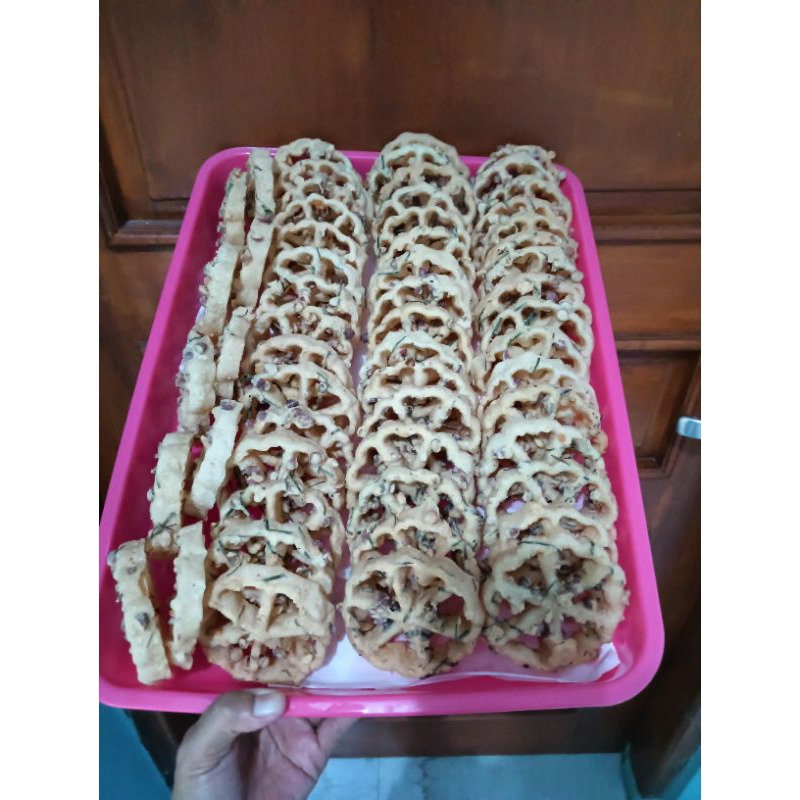 

peyek oyot kacang tanah isi 600 gram