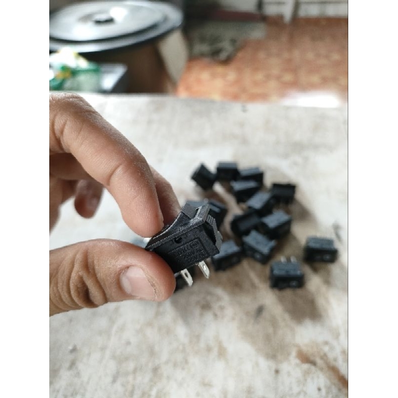 Saklar 2 kaki lampu dan kelistrikan