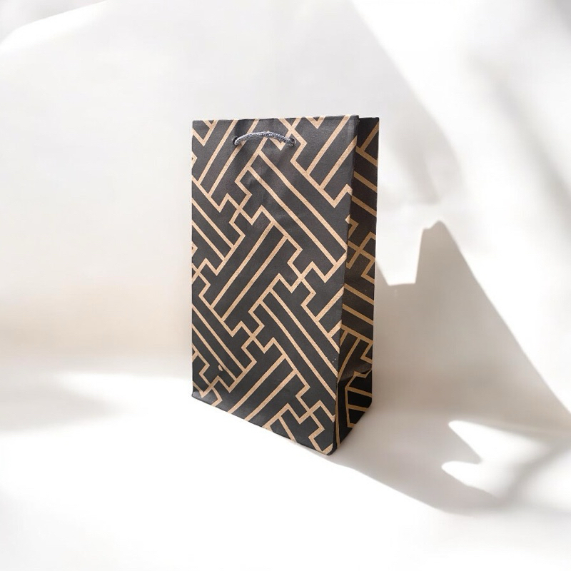 

Paperbag wafer 15x25 motif minimalis