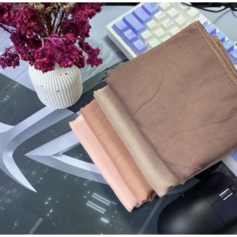 Hijab Paris Polos Premium / Kerudung Segi Empat Paris / Kerudung Segi 4 Paris Polos