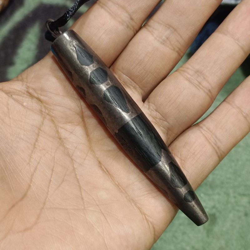 kalung cemeti kayu ulin hitam karya nini imay