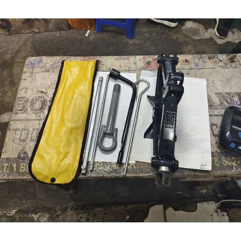 Dongkrak Mobil avanza xenia original plus gagang / Dongkrak mobil model jembatan