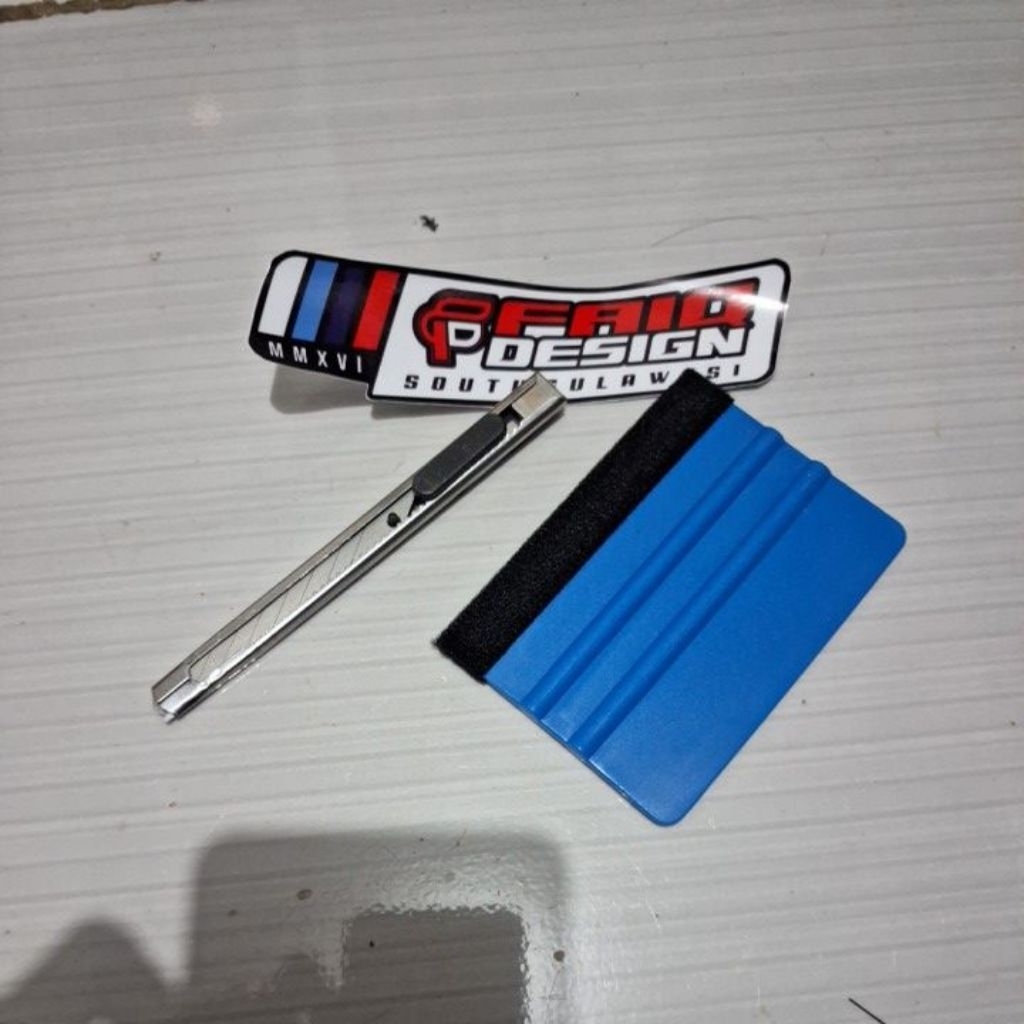 

Alat pasang stiker rakel dan pisau cutter sesuai foto