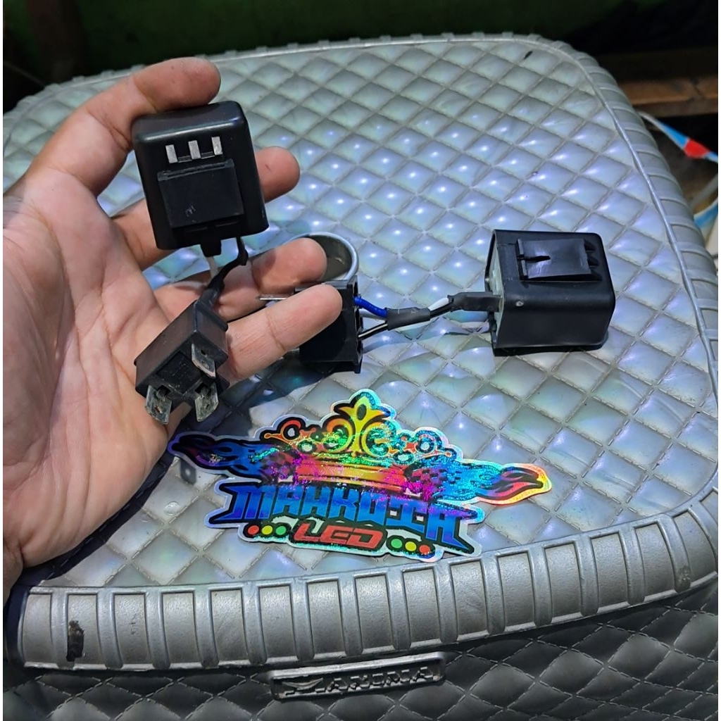 RELAY Flasher sein led 3 kaki mobil futura /T120SS /KATANA / CARRY ST100 DLL