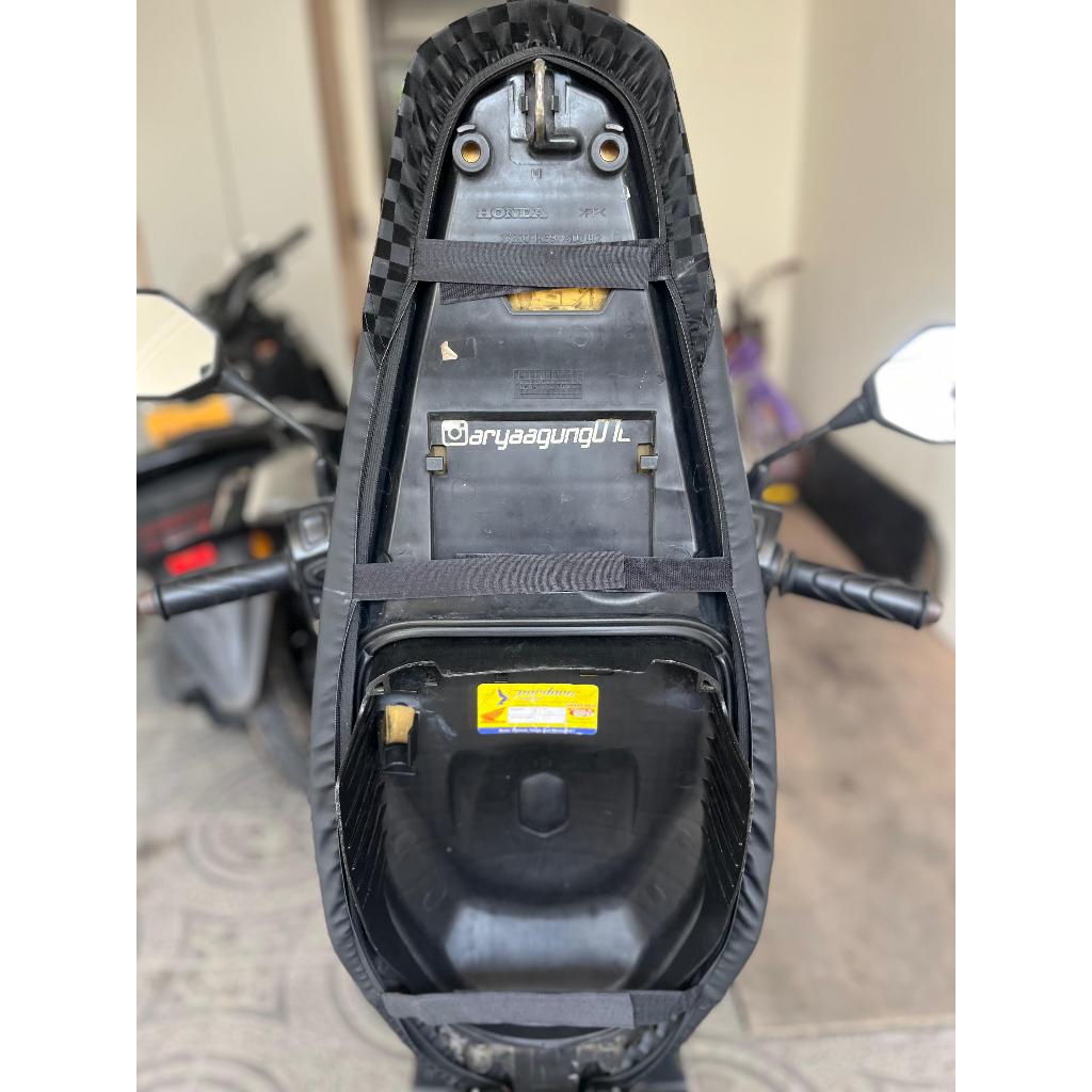 KM272 Sarung Jok Motor Vario 125 & 160 LED Anti Ribet / Cover Jok Vario 125 OLD Pemasangan Mudah AST
