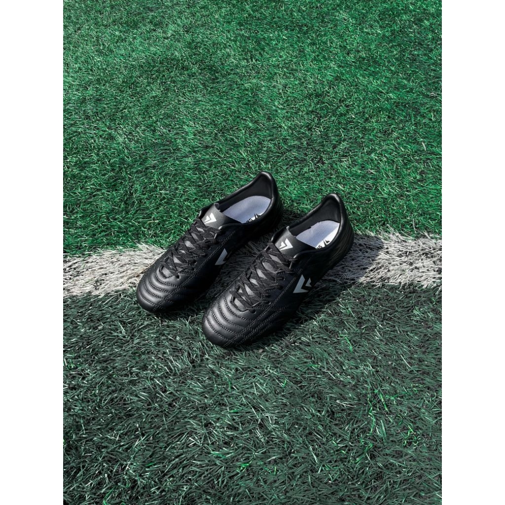SEPATU BOLA SEVSPO BLACKOUT