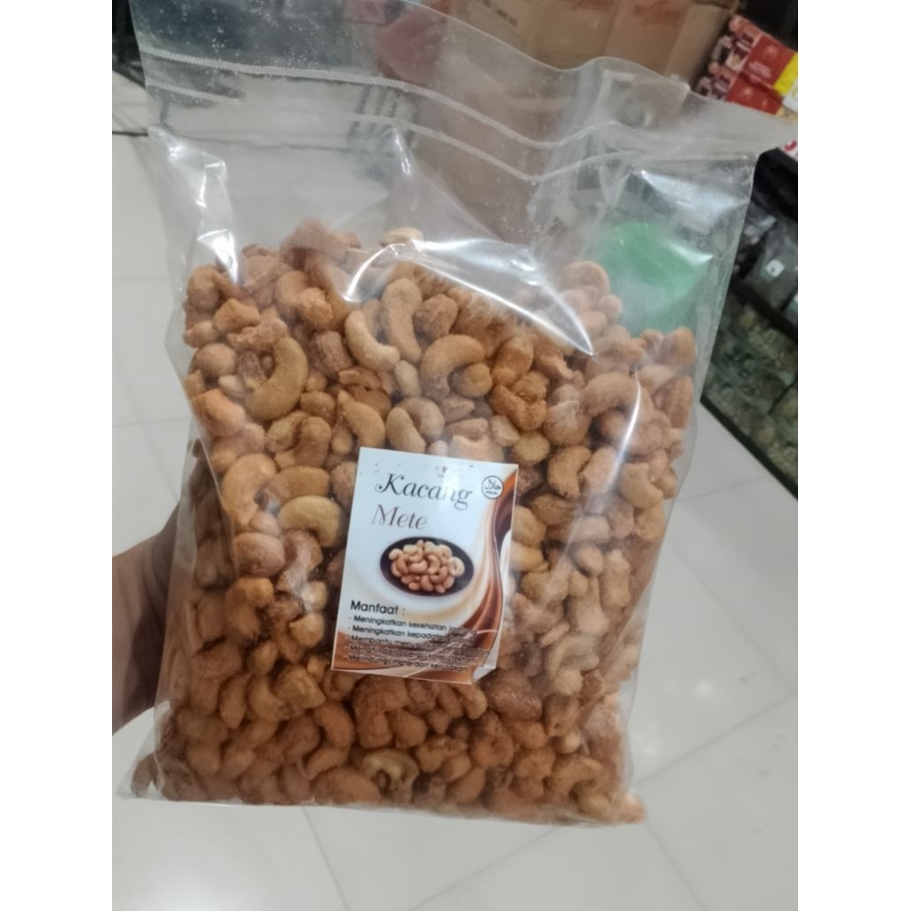 

Kacang Mete Original Asin dan Keju