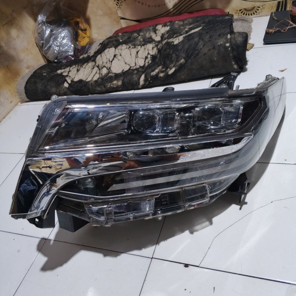 headlamp Toyota Alphard 2019 2020 kiri