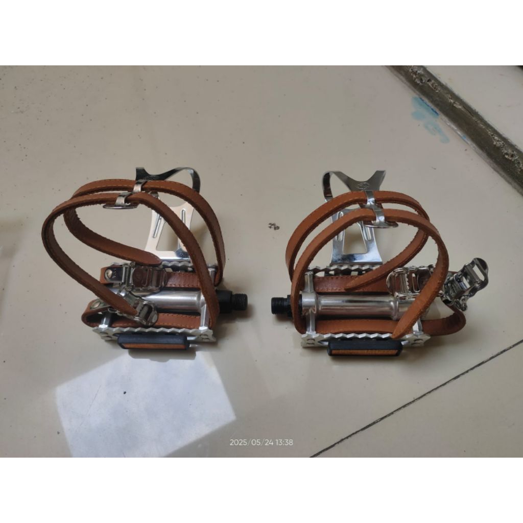 toeclip vp component double gate with limited leather strap