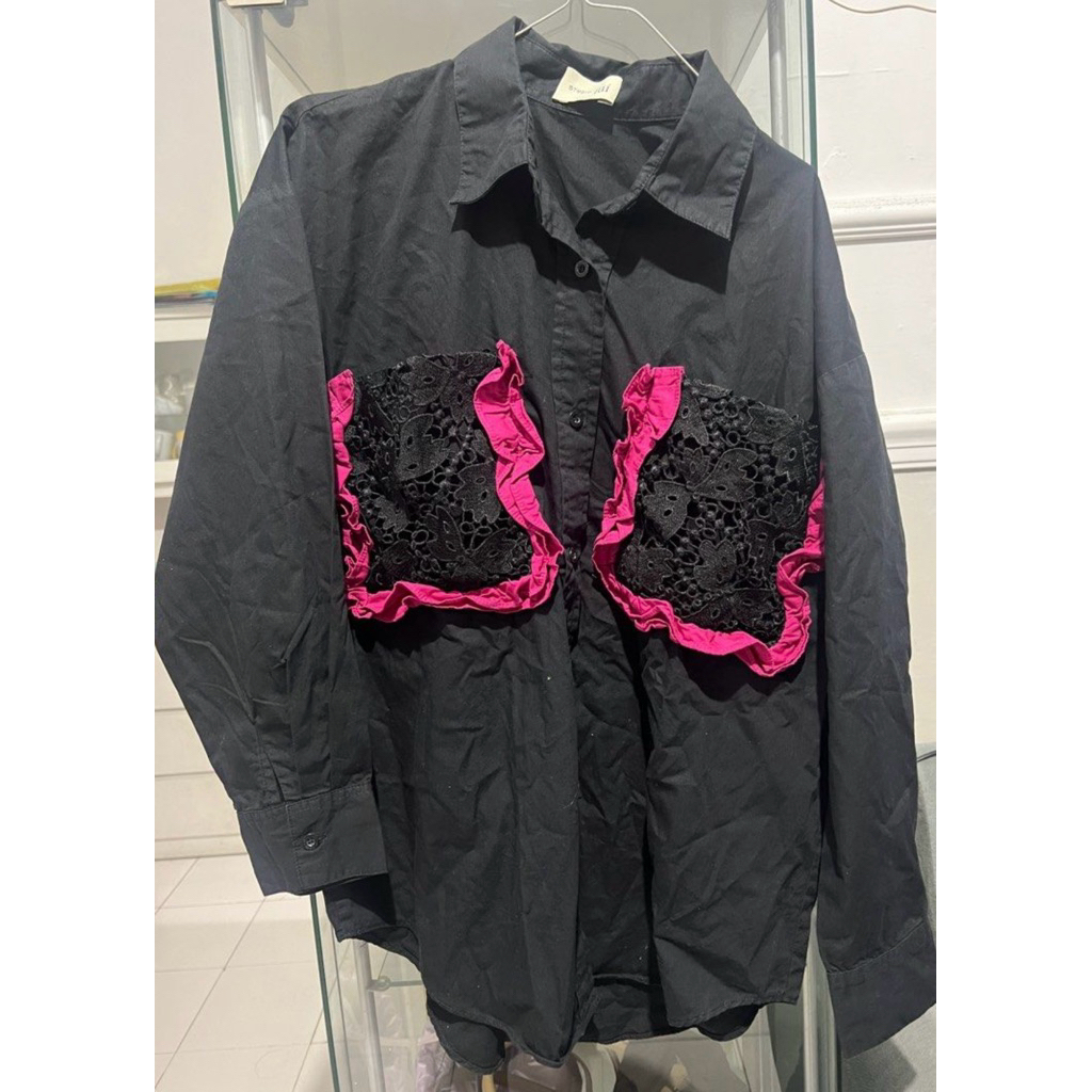 studio tui kemeja black pink