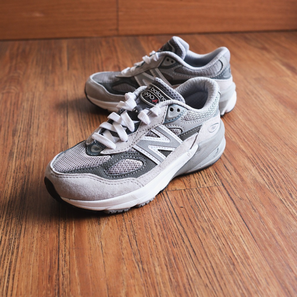 SEPATU 990 v6 KIDS - CHARM GREY SILVER