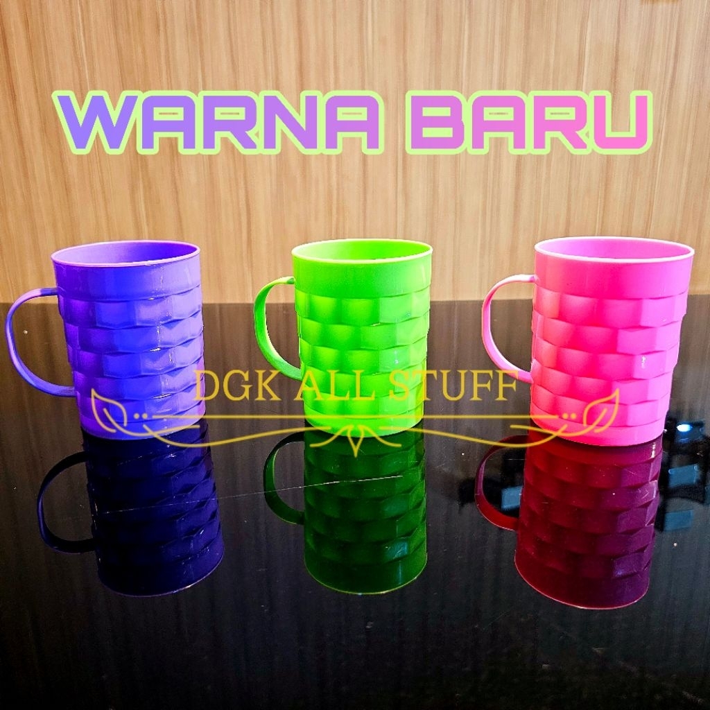 Mug Cangkir Gelas Gagang Bergagang Air Minum Es Teh Kopi Plastik BESAR JUMBO Motif Tikar Anyam Anyam