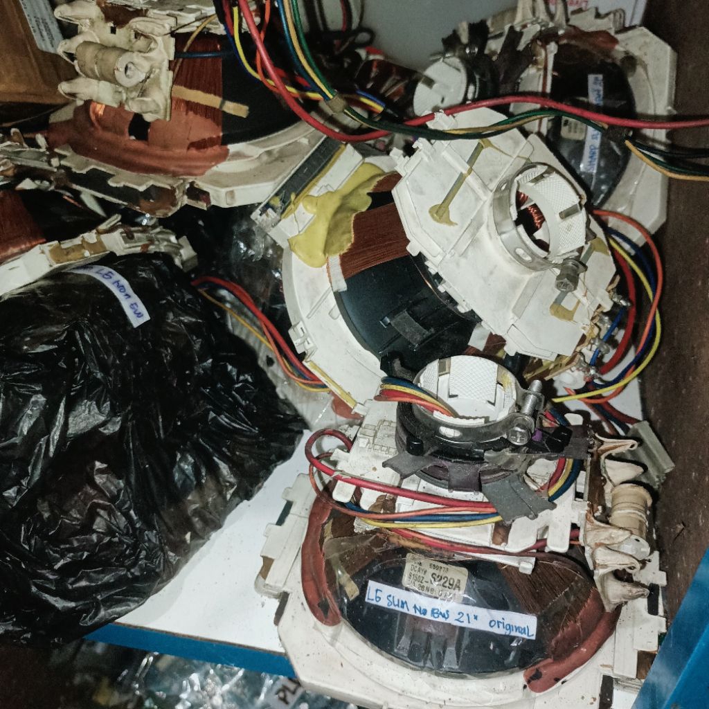 YOKE / DEFLEXI TV SLIM 21" BERBAGAI MERK (tanyakan dulu)