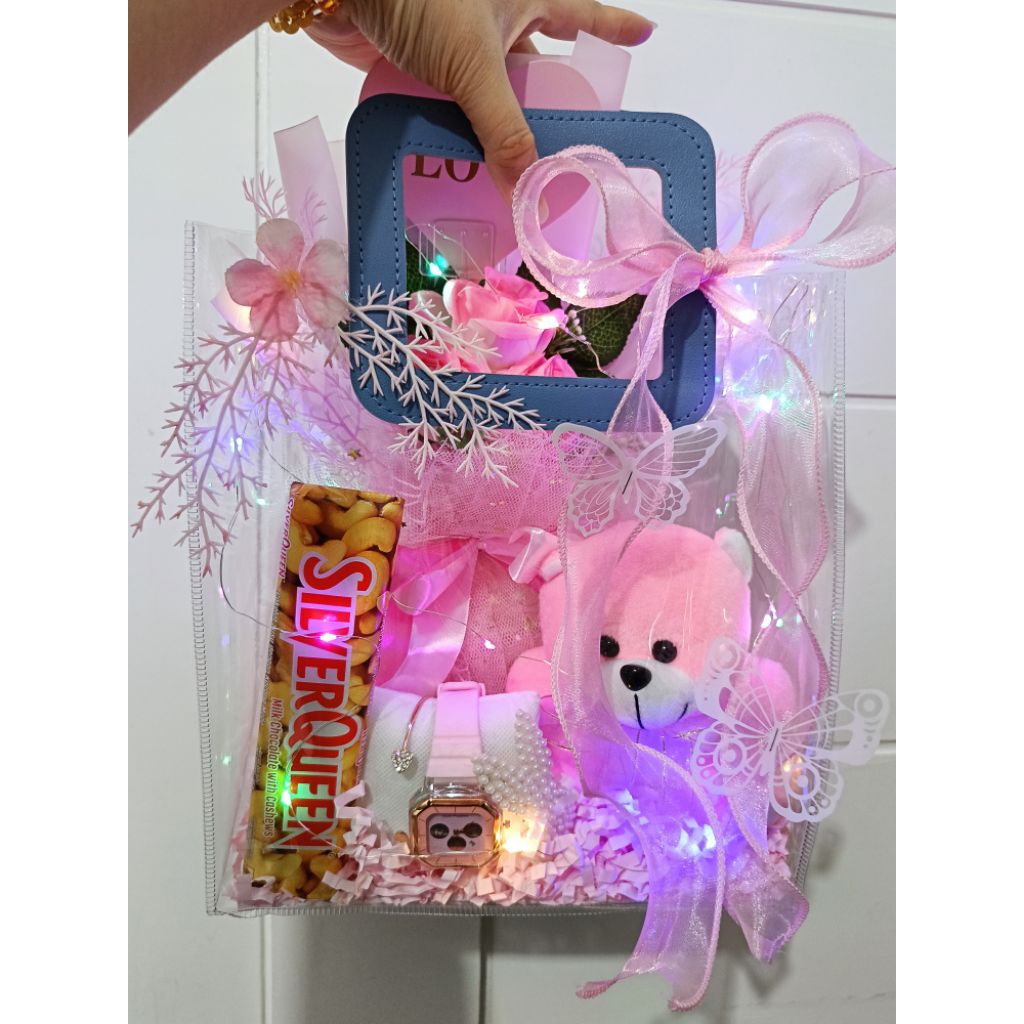 

KADO ULTAH / KADO VALENTINE / KADO ANNIVERSARY / BONEKA / BUKET BUNGA / JAM TANGAN / HAMPERS / BUNGA