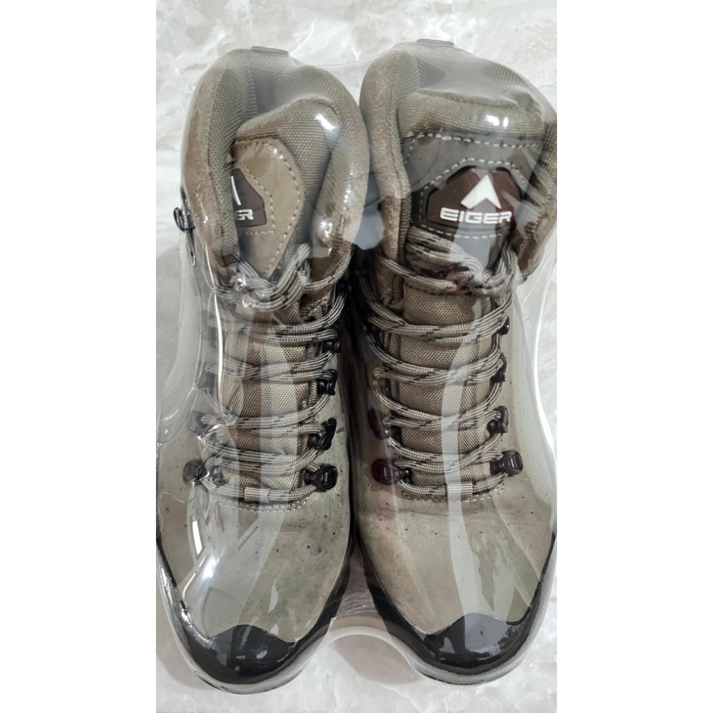 Sepatu Hiking/Gunung (Second)