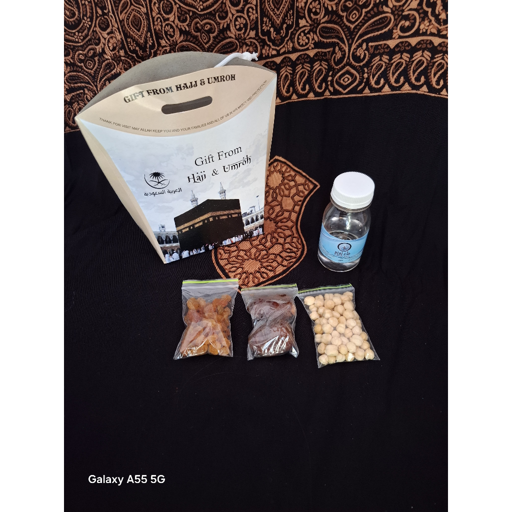 

paket Oleh Oleh Haji dan Umroh Gift Hampers Paket dus Ka'bah Air Zamzam Original Kurma Khalas