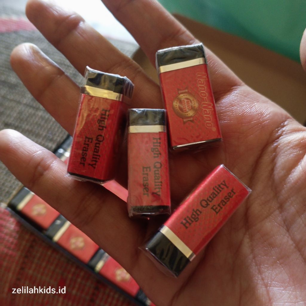 

(5 pcs) Penghapus kecil hitam