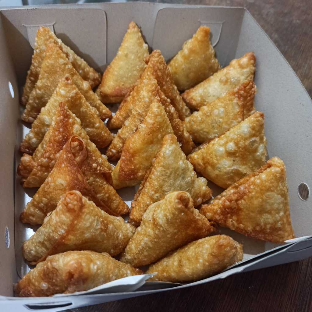 

Samosa FROZEN isi ayam rempah