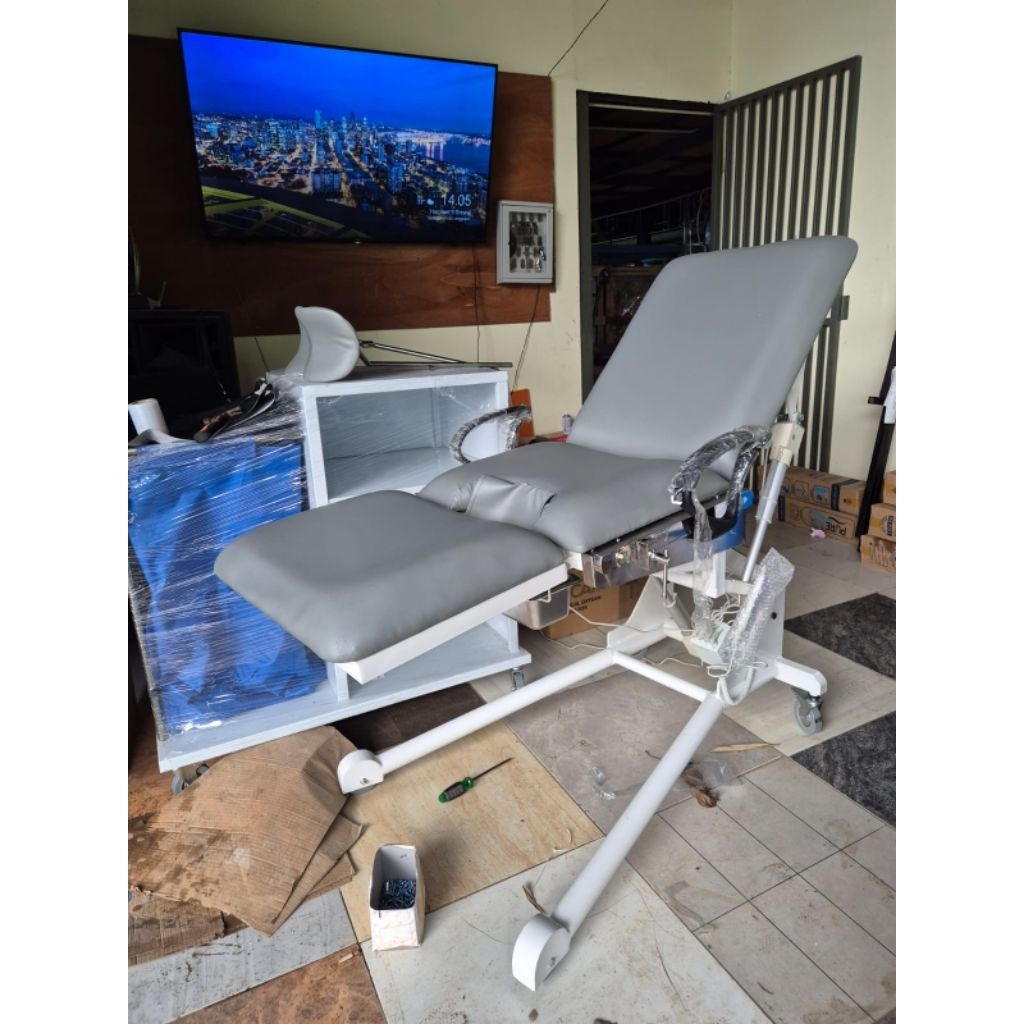 GynecologyExaminationTableElectric3Motor