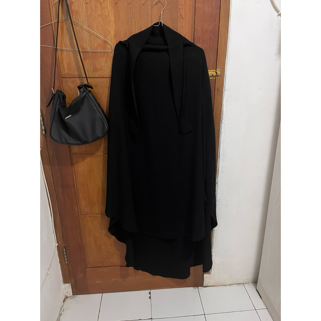 PRELOVED LIKE NEW FRENCH KHIMAR OVAL JETBLACK