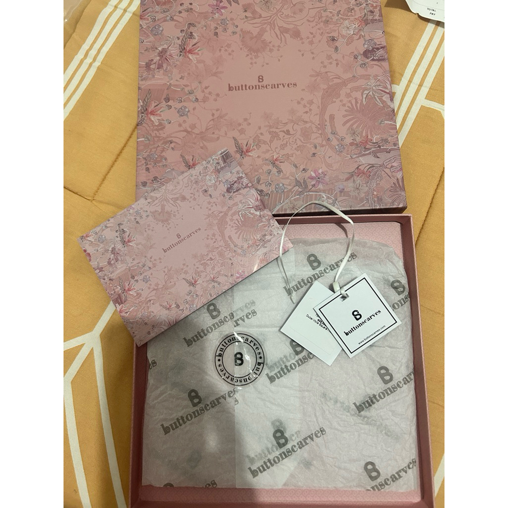 preloved dubai milkshake buttonscarves