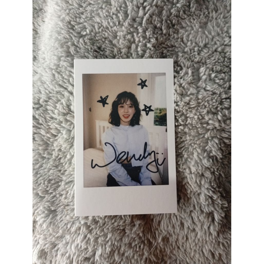 PC Polaroid Wendy Red Velvet Waves Magazine