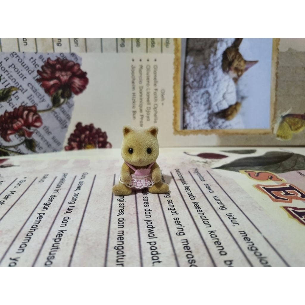 Sylvanian Families Rare - Fox Baby Girl (Preloved)