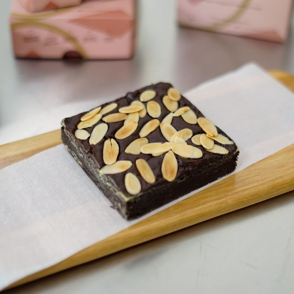 

Brounis Paris Brownies Coklat Brownies Panggang Brownies Fudgy Almond Brownies 180 gram
