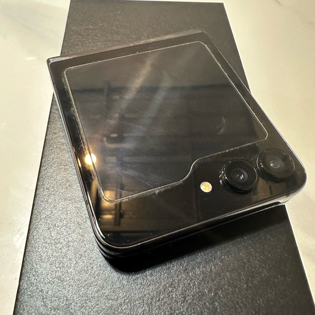 samsung Z Flip 5 SECOND