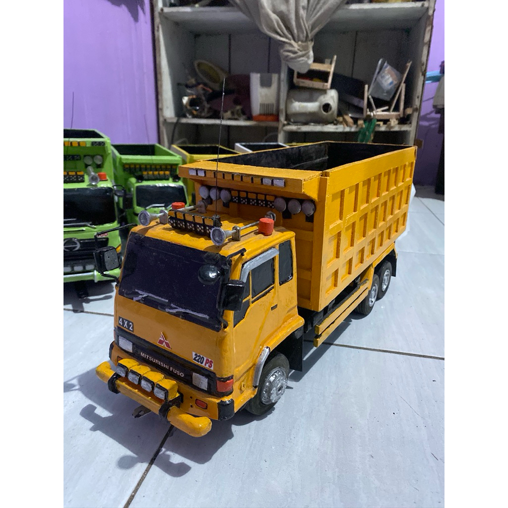 truk miniatur fuso mainan truk mirip asli