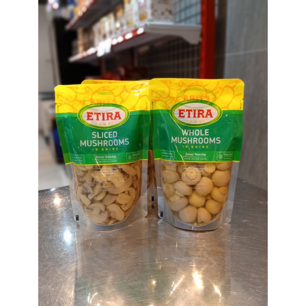 

etira jamur kancing dalam larutan garam slice dan whole
