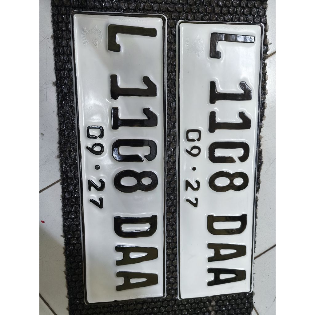 UYUI Plat Mobil Font Baru & Font Lama