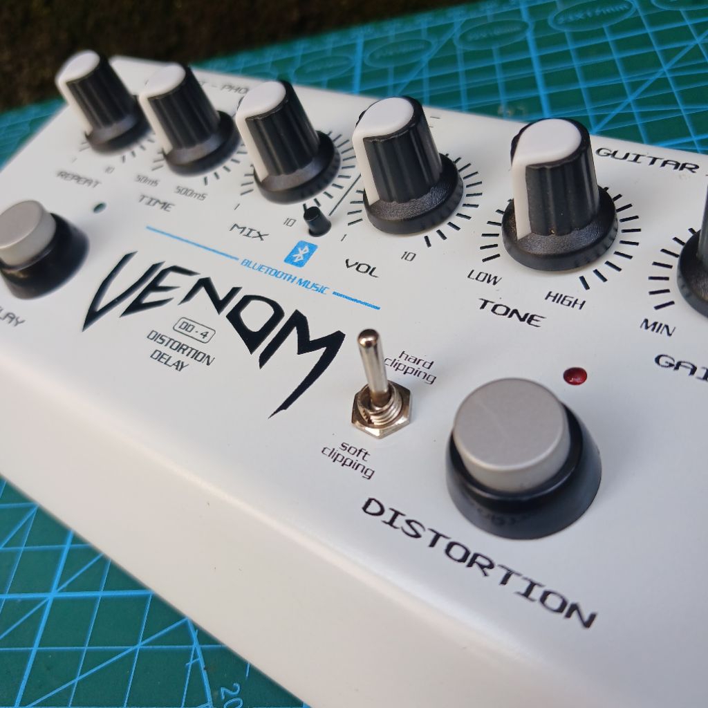 Venom Efek Gitar Listrik Distorsi & Delay + Bluetooth musik