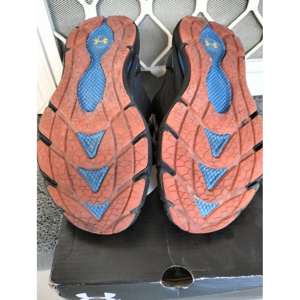 Sepatu Under Armour HOVR Phantom