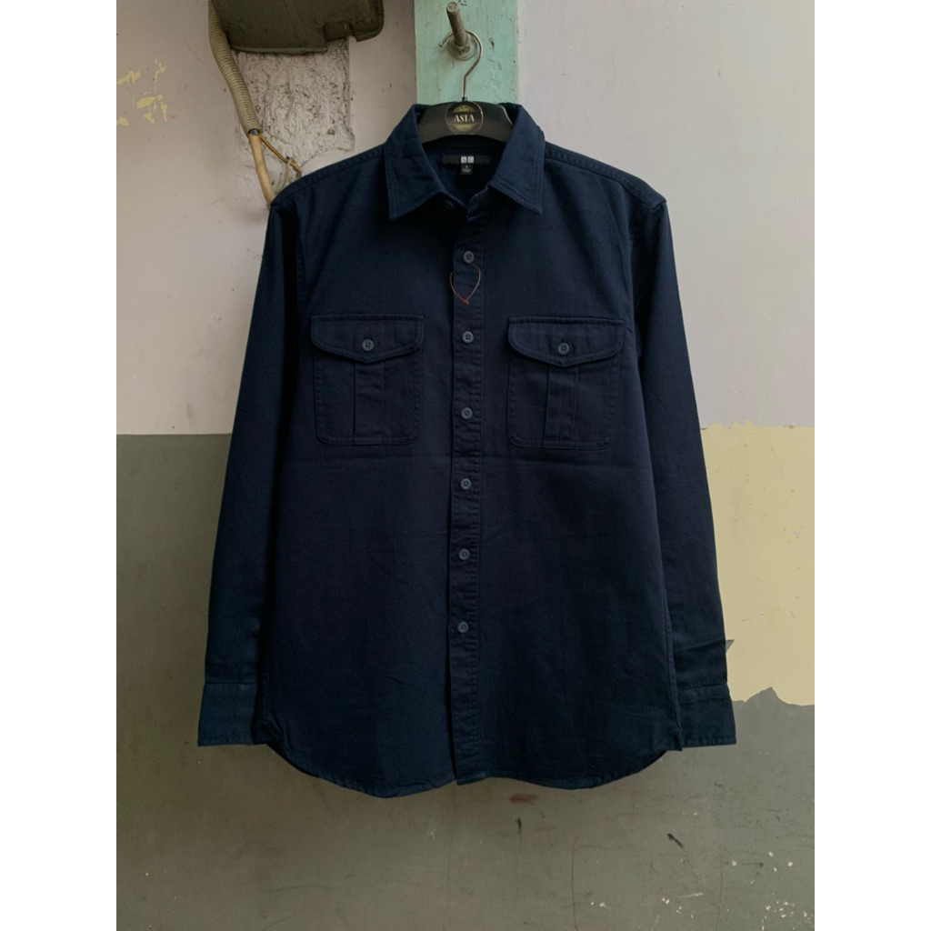 kemeja workshirt Uniklo navy pria lengan panjang S preloved