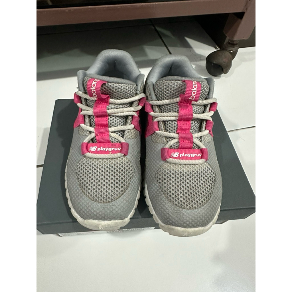 preloved sepatu anak NB original