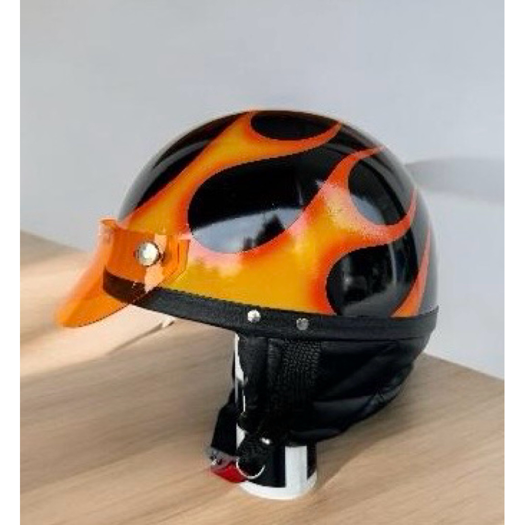 Helm Chips Retro Classic Motif Api