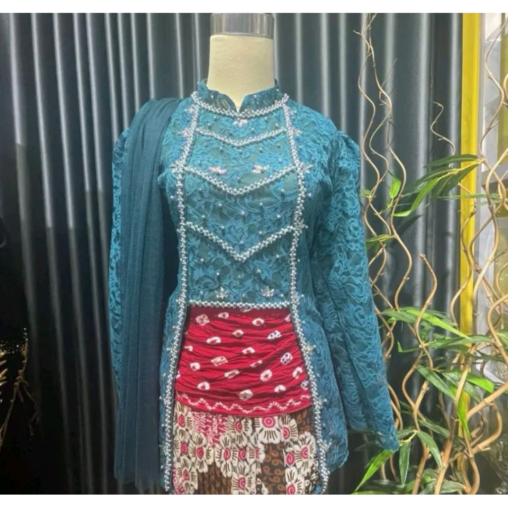 Kebaya wisuda/ Kebaya Lamaran / Kebaya model LANA