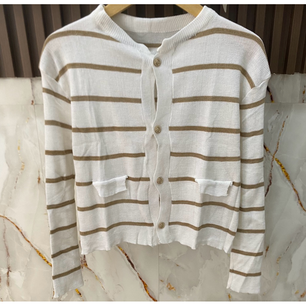 cardigan rajut wanita motif garis-garis