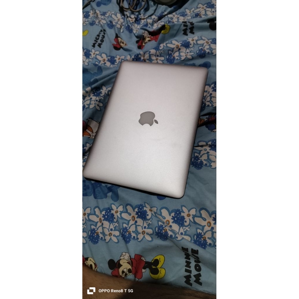 macbook air 2015 8gb/256gb mulus no mines siap pakai macbook charger dan tas
